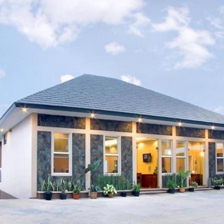 U Village Hotel And Villa Μπαντούνγκ Εξωτερικό φωτογραφία