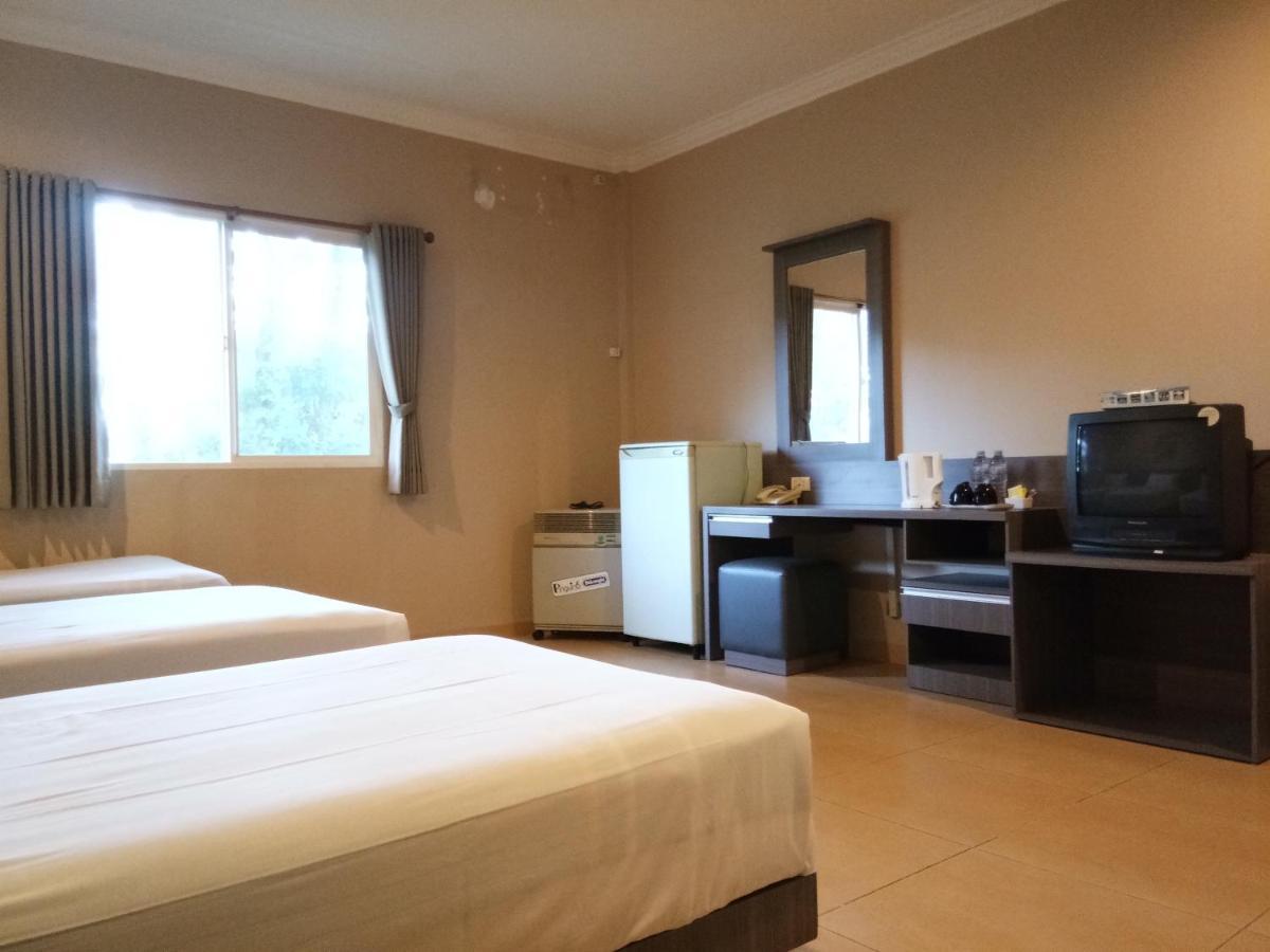 U Village Hotel And Villa Μπαντούνγκ Εξωτερικό φωτογραφία