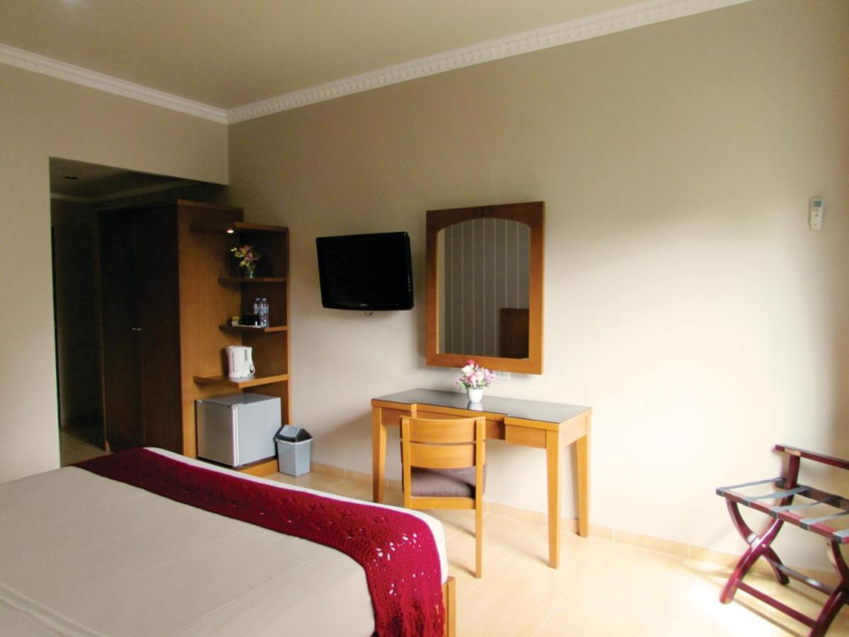 U Village Hotel And Villa Μπαντούνγκ Εξωτερικό φωτογραφία