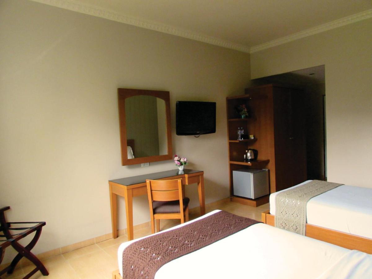 U Village Hotel And Villa Μπαντούνγκ Εξωτερικό φωτογραφία