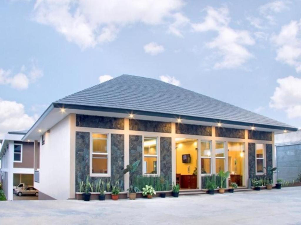 U Village Hotel And Villa Μπαντούνγκ Εξωτερικό φωτογραφία