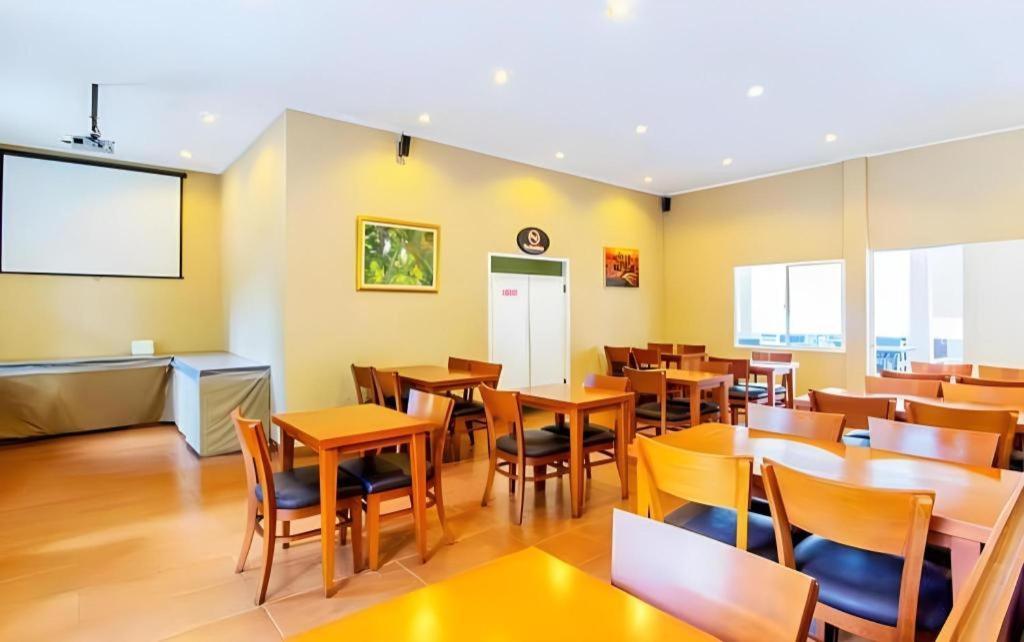 U Village Hotel And Villa Μπαντούνγκ Εξωτερικό φωτογραφία